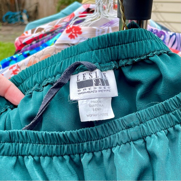 Beautiful emerald pantsuit, vest layer, unique closure. - Picture 4 of 5